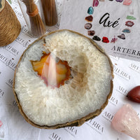 אבני אגת מיוחדות, חנות קריסטלים