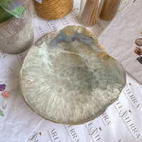 צלחת אגת טבעית, קריסטלים