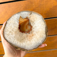 אבן אגת אדומה