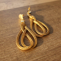 עגילי בתניה