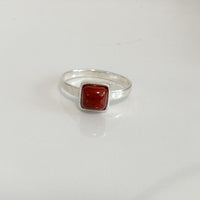 טבעת קורינה ג׳ייד אדומה